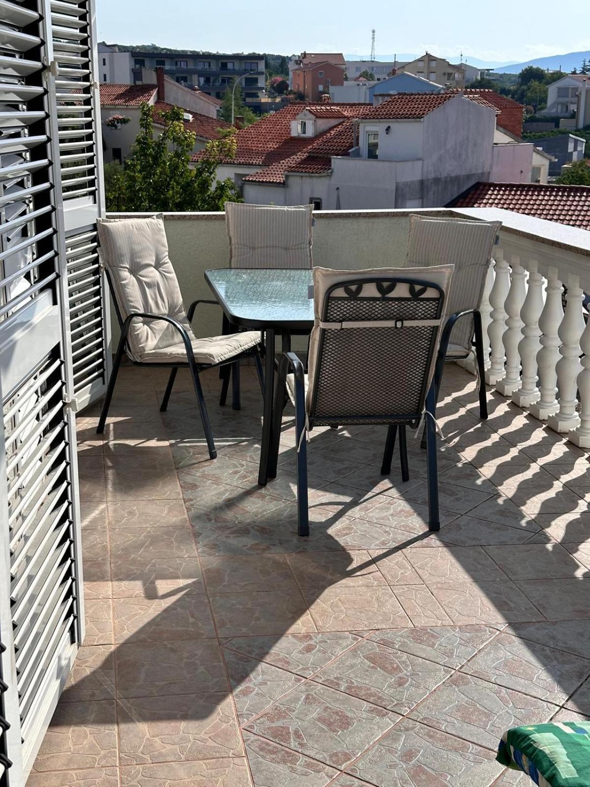 Apartmani Djurda Đảo Krk Ngoại thất bức ảnh